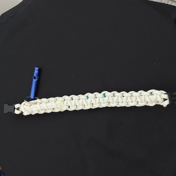 Survival Bracelet and Whistle (NEW) - Picture 3 of 8